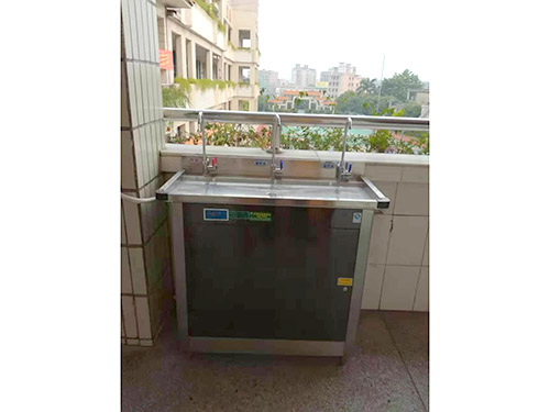 常平金美小學走廊飲水機